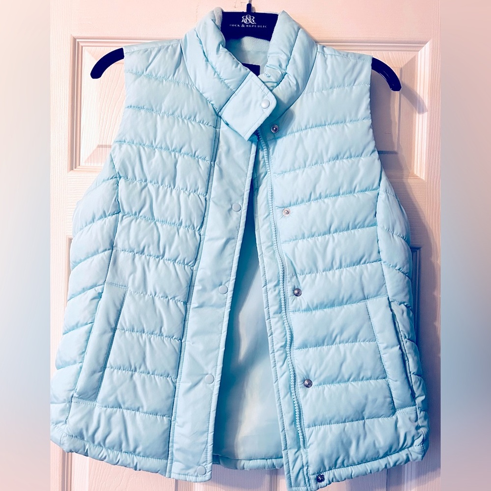 Gap Women’s Light Blue Warmest Puffer Vest - Size S